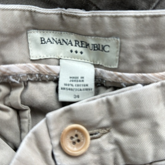 Banana Republic Men's Casual Shorts - khaki and chocolate size 34 classic fit - Picture 3 of 8